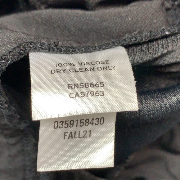 Halogen Relaxed Cropped Pants in Black - Picture 9 of 10